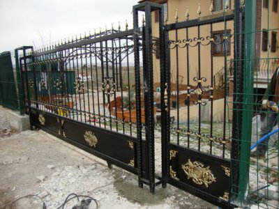 YANA KAYAR BAHÇE KAPI